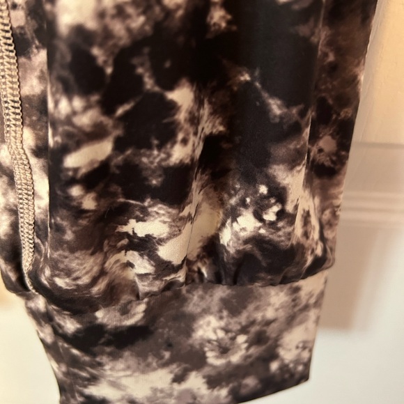 Athleta, NWT Salutation Printed Jogger, Size L - Picture 3 of 8